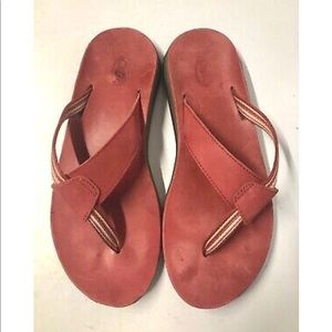 Women’s Chaco red leather & fabric flip flops 8 M